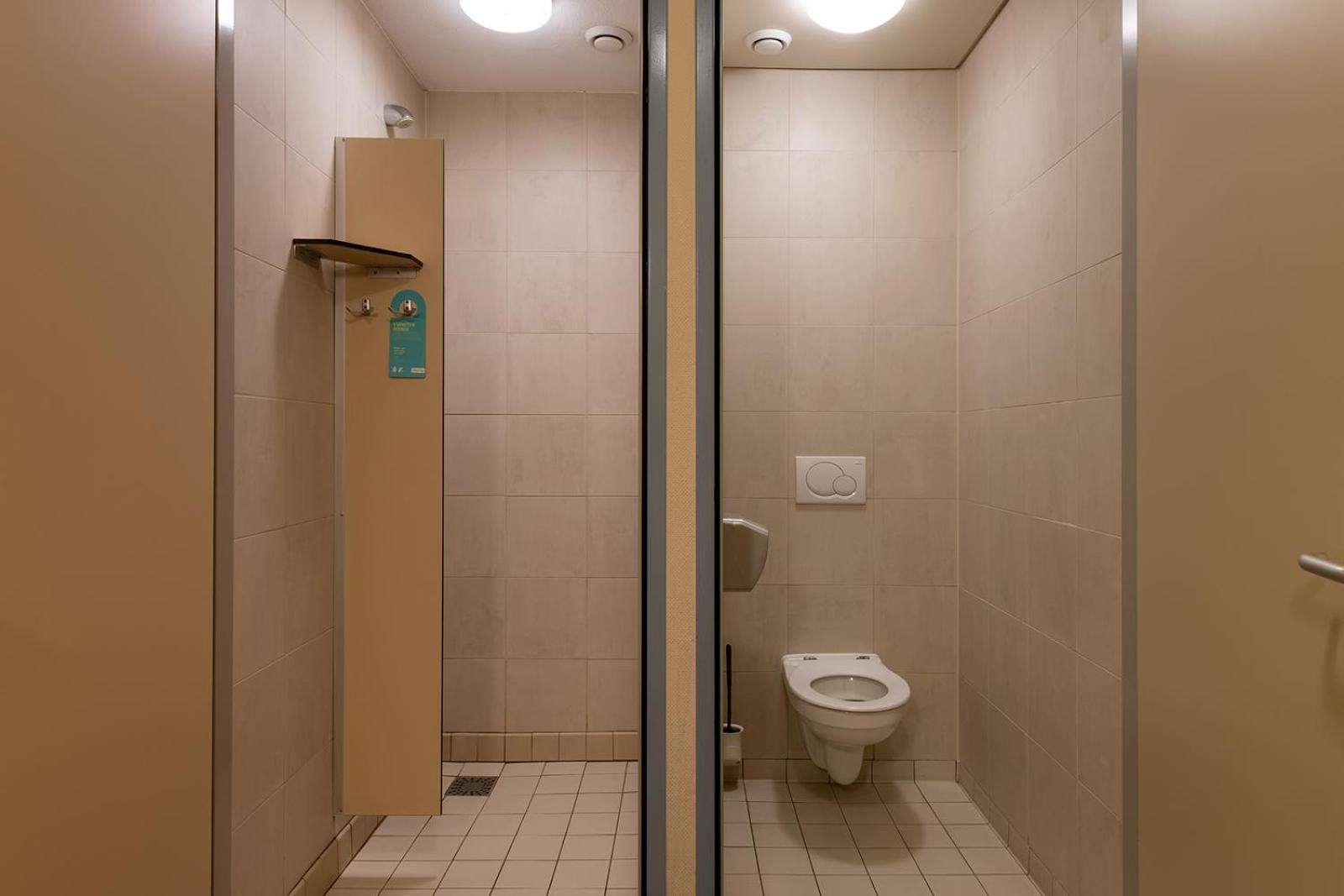 Six Person Room Private Bathroom Shower,1773683473:JPEG
